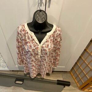 Violet & Claire Floral Blouse Peach 3/4 Sleeve Split Neck Medium M Paisley